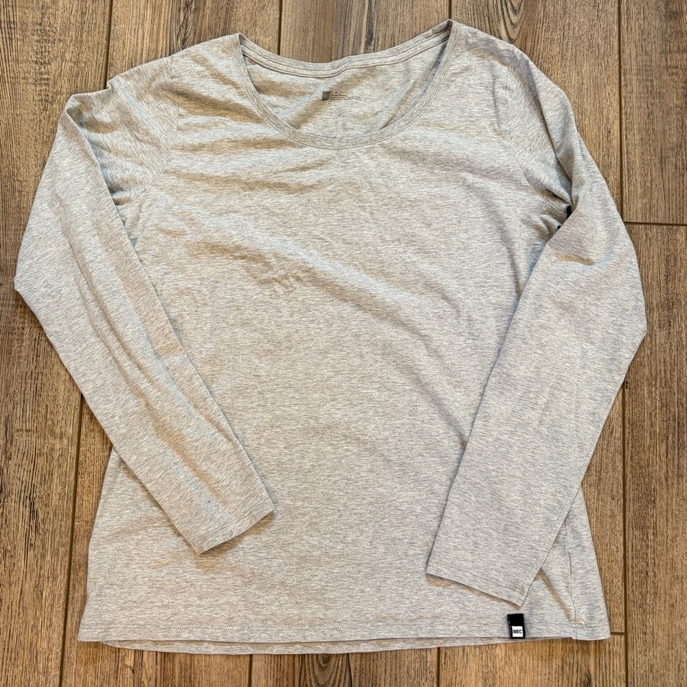 MEC Women’s Long Sleeve Tee Gray Size Large Lightweight Crewneck